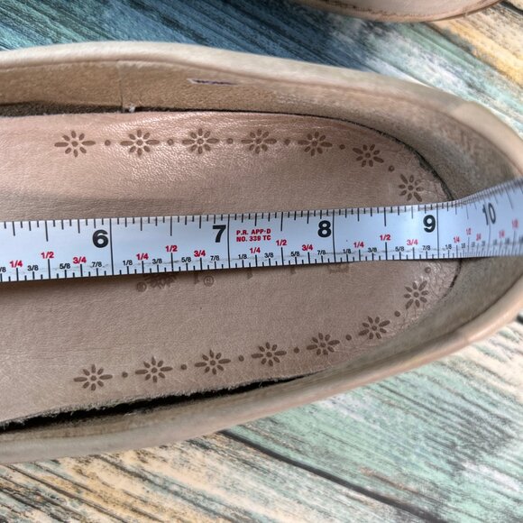 Timberland Loafers Womens 6M Beige Leather Slip On Flats Shoes - Picture 9 of 11